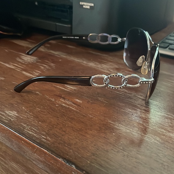 AJ Morgan silver aviator style sunglasses 3 oval pattern on arm with solid brown - Picture 16 of 16